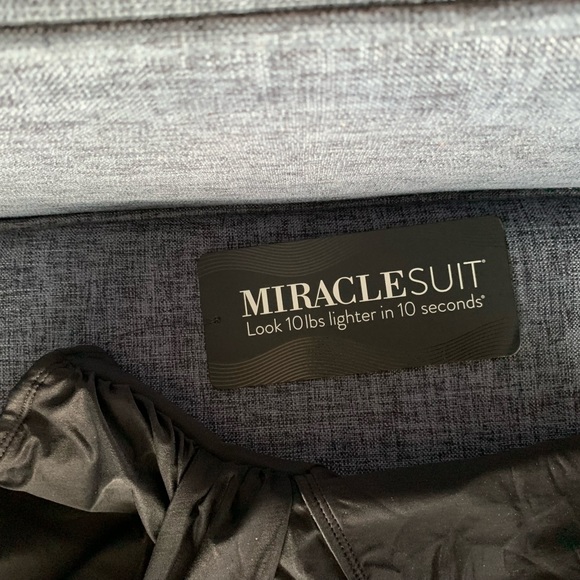 Miraclesuit - Picture 3 of 5